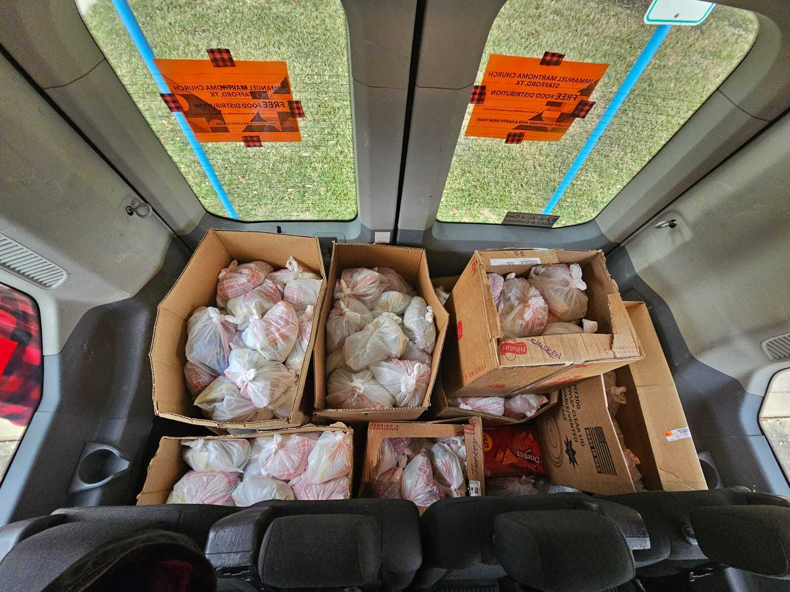 CHRISTMAS-FOOD-DISTRIBUTION14
