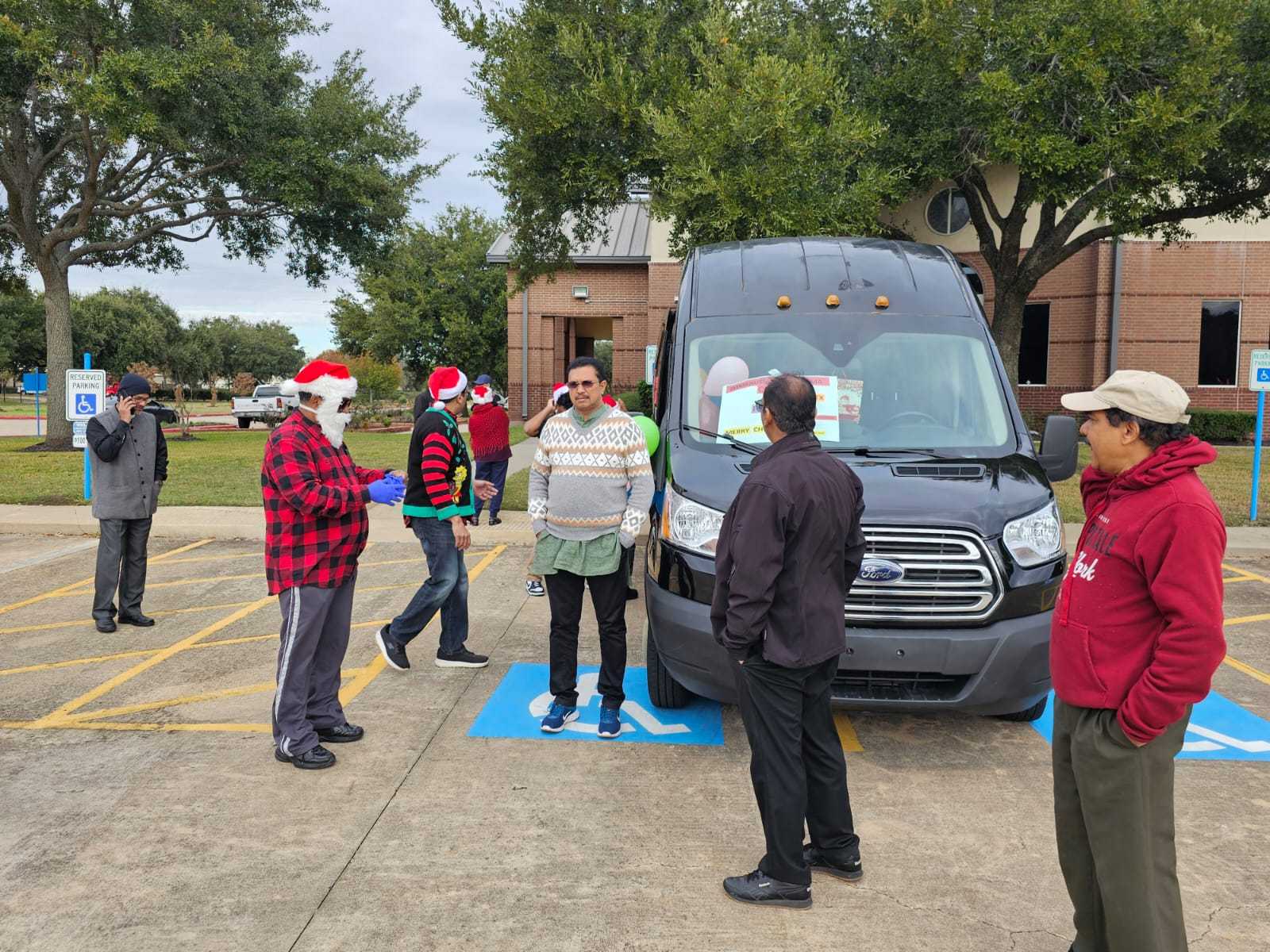 CHRISTMAS-FOOD-DISTRIBUTION20