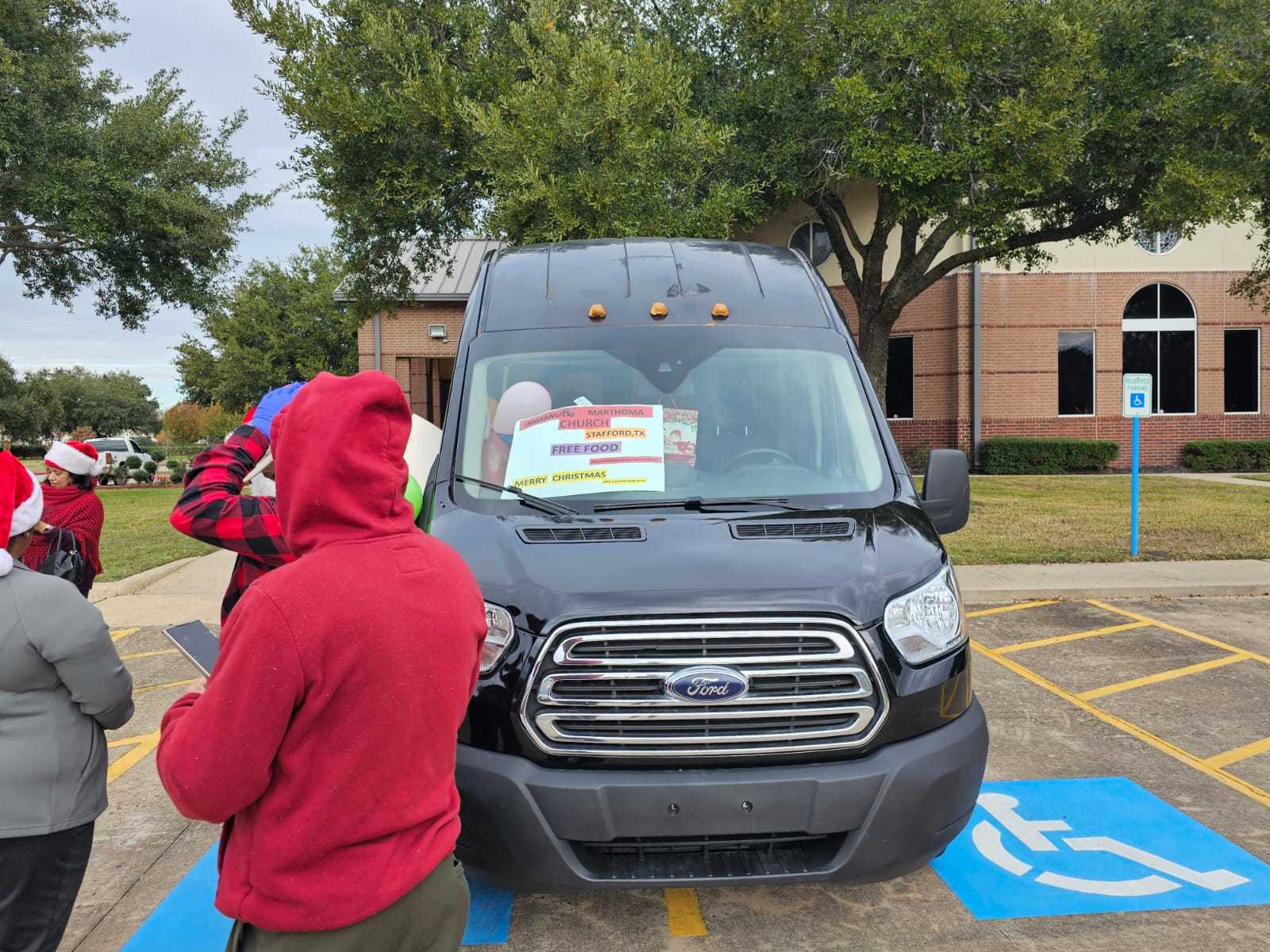CHRISTMAS-FOOD-DISTRIBUTION22
